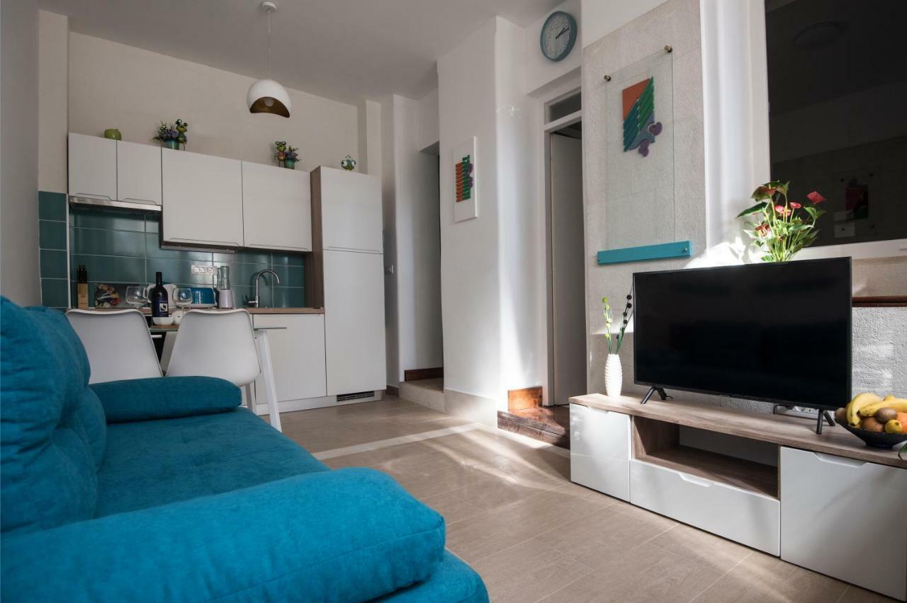 Ibis Your Cosy Oasis With Private Parking And Patio Split Exterior photo