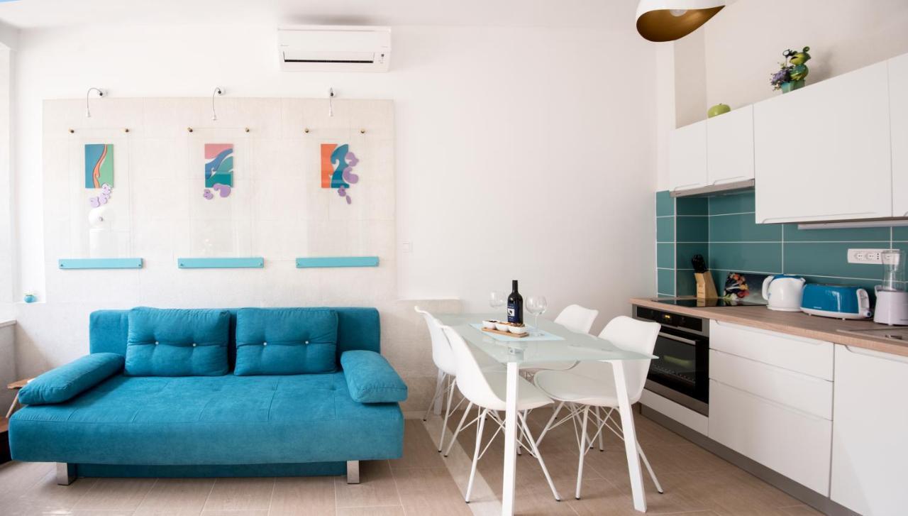 Ibis Your Cosy Oasis With Private Parking And Patio Split Exterior photo